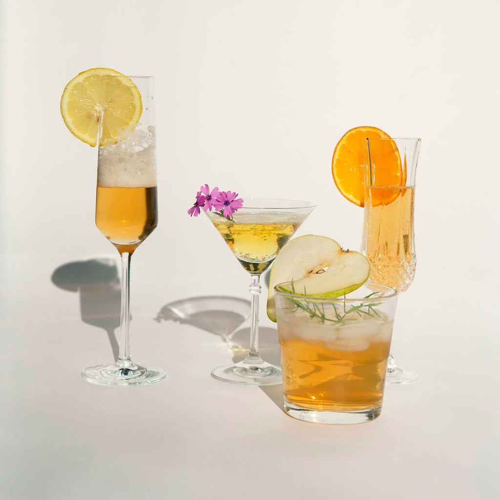 Les verres à cocktail indispensables pour votre bar à domicile
